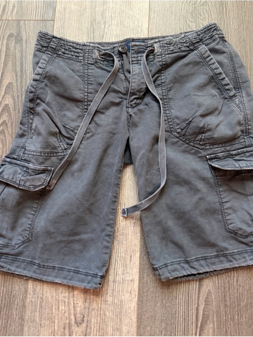American Eagle Outfitters women’s Charcoal Gray Cargo Shorts with Drawstring
